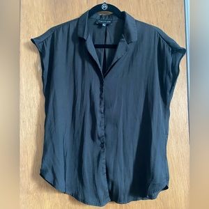Black collared short sleeve shirt
